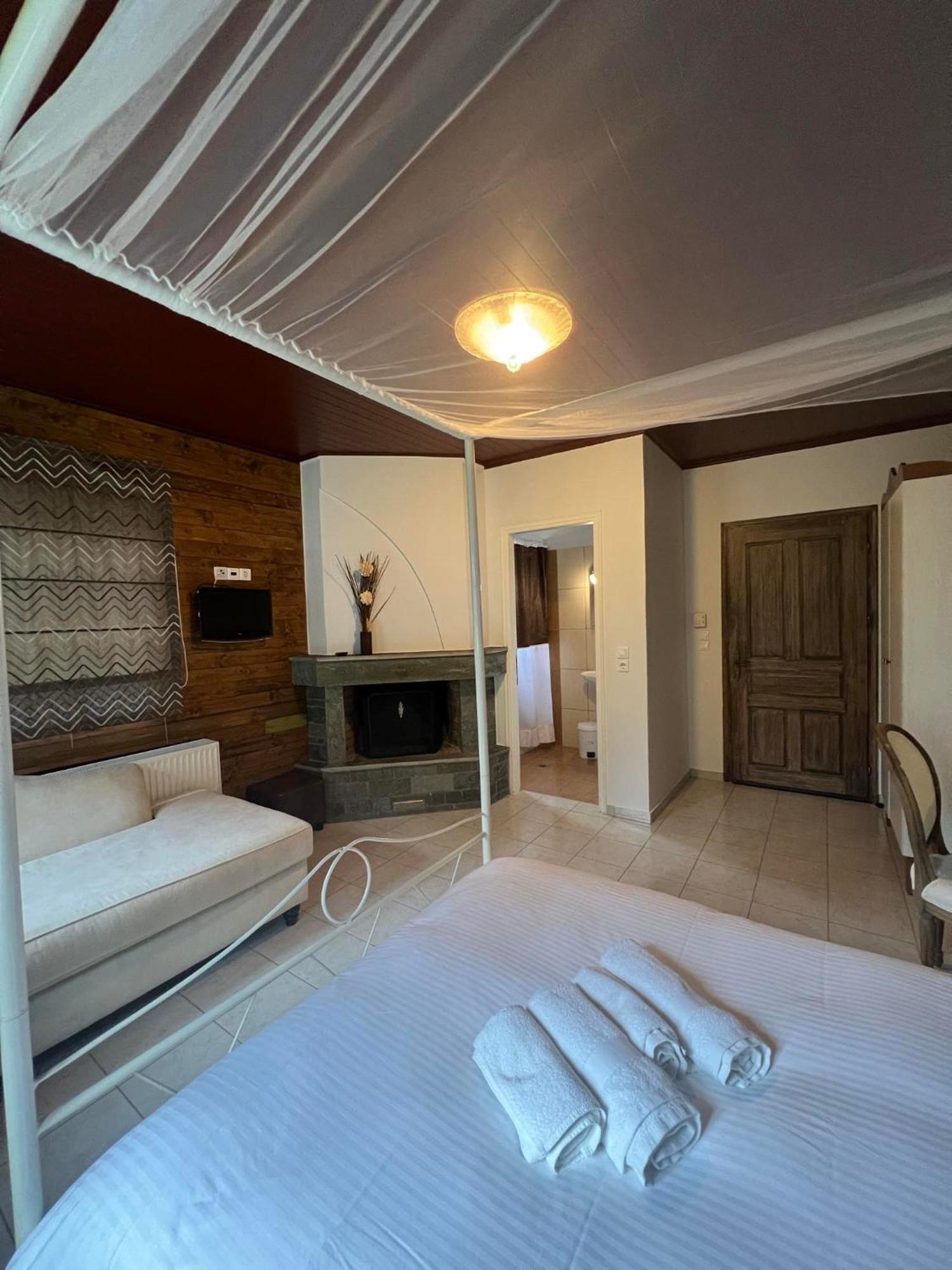 Ikojenia Traditional Lodge بايبيغكو المظهر الخارجي الصورة