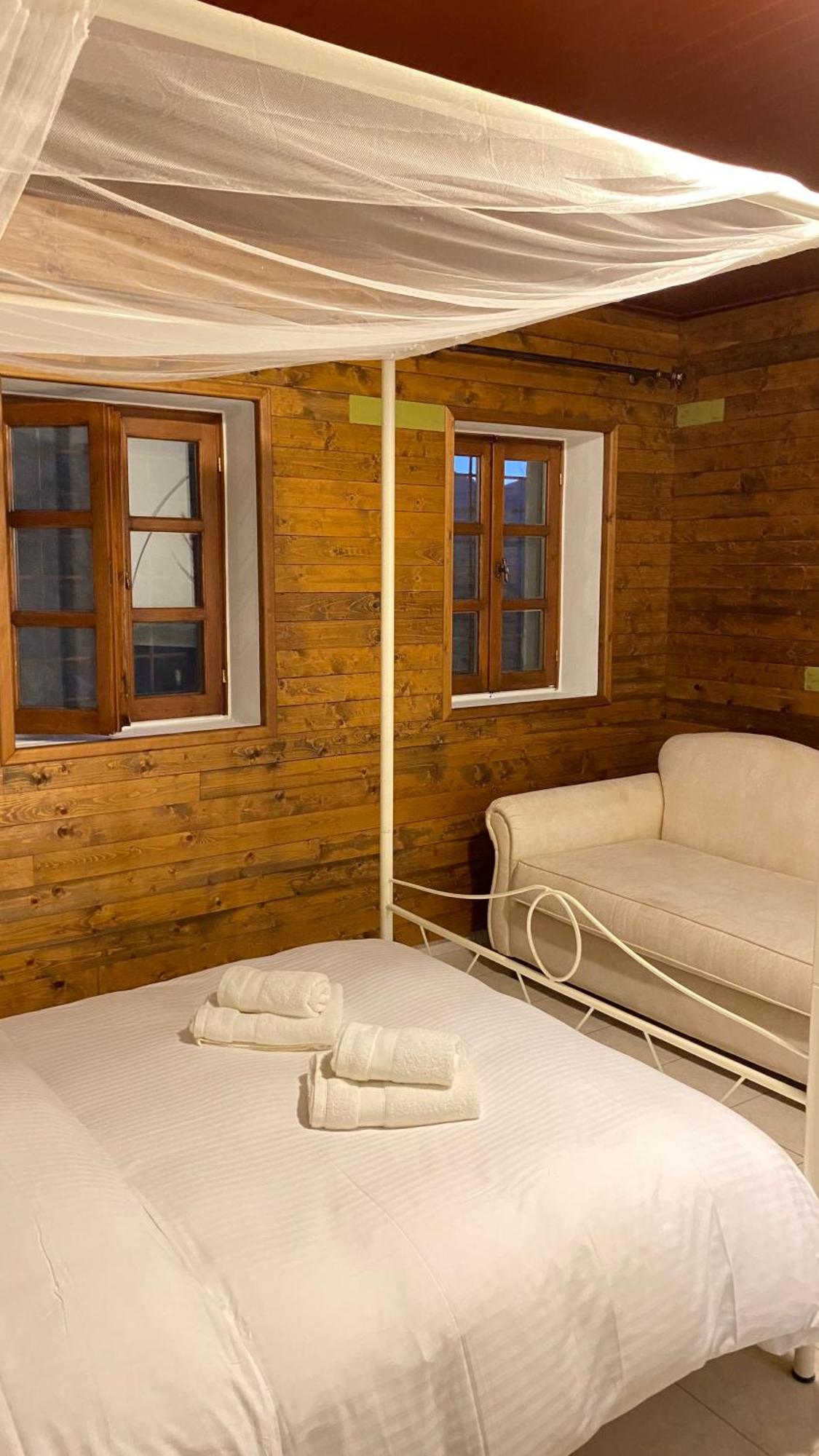 Ikojenia Traditional Lodge بايبيغكو المظهر الخارجي الصورة